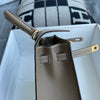 KELLY 25 EPSOM LEATHER HORSESHOE STAMP (HSS) BI-COLOR TRENCH & ETOUPE WITH BRUSHED GOLD HARDWARE (BGHW)