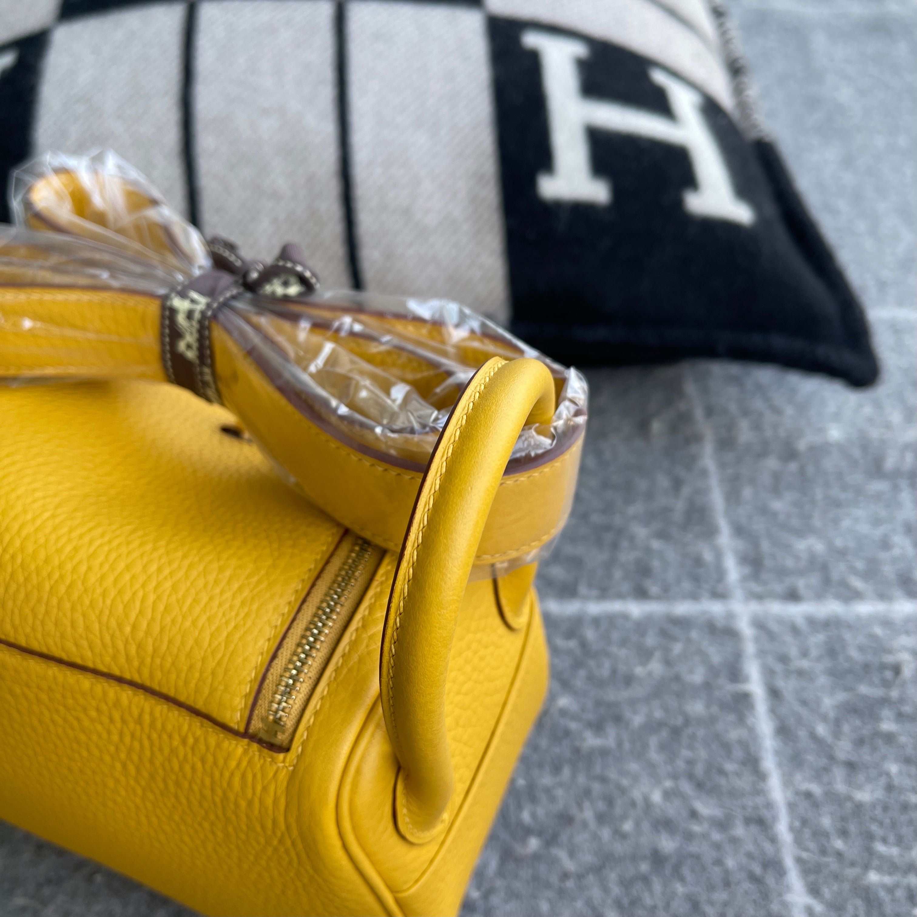 MINI LINDY 20 CLEMENCE LEATHER JAUNE AMBRE WITH GOLD HARDWARE (GHW)