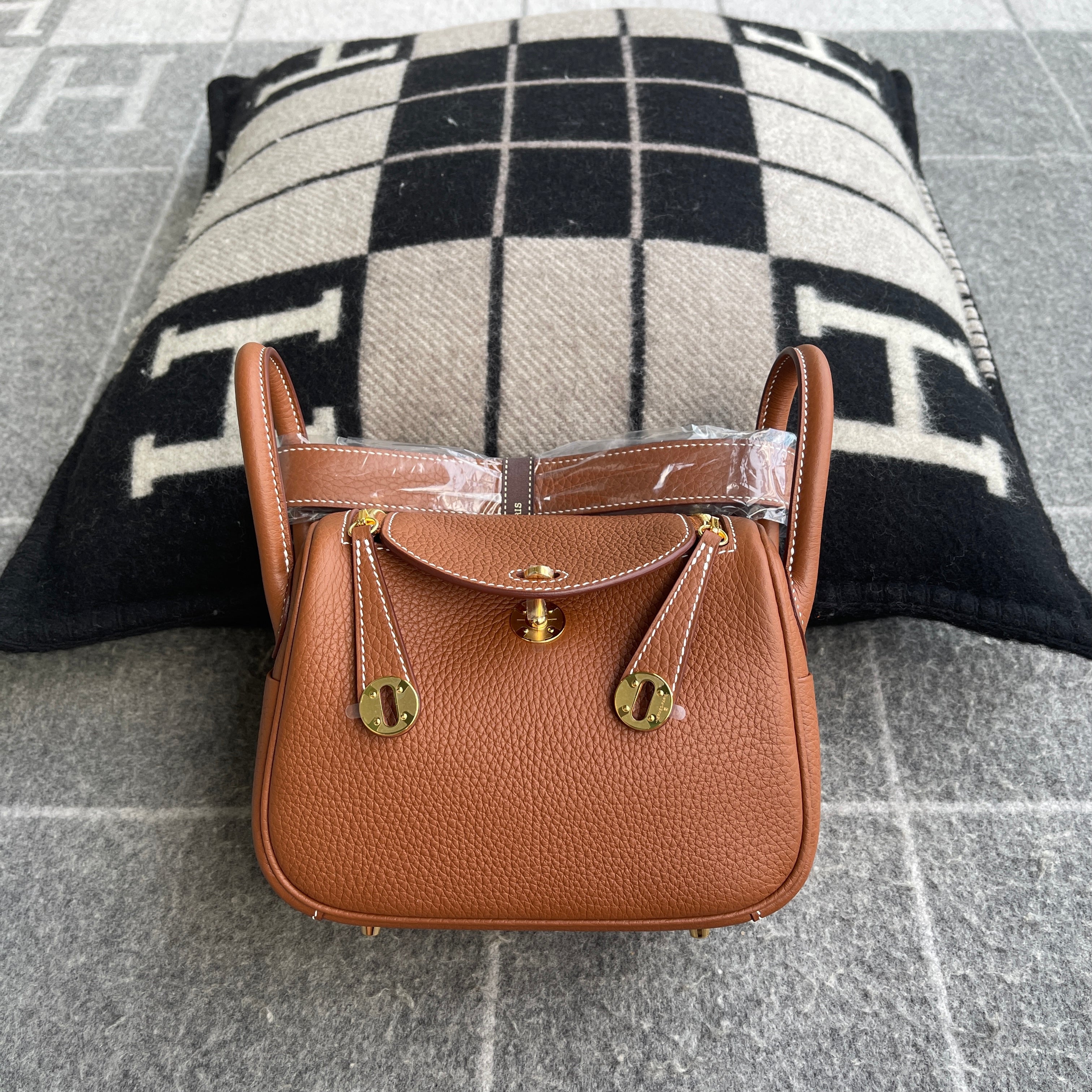 MINI LINDY 20 CLEMENCE LEATHER GOLD WITH GOLD HARDWARE (GHW)
