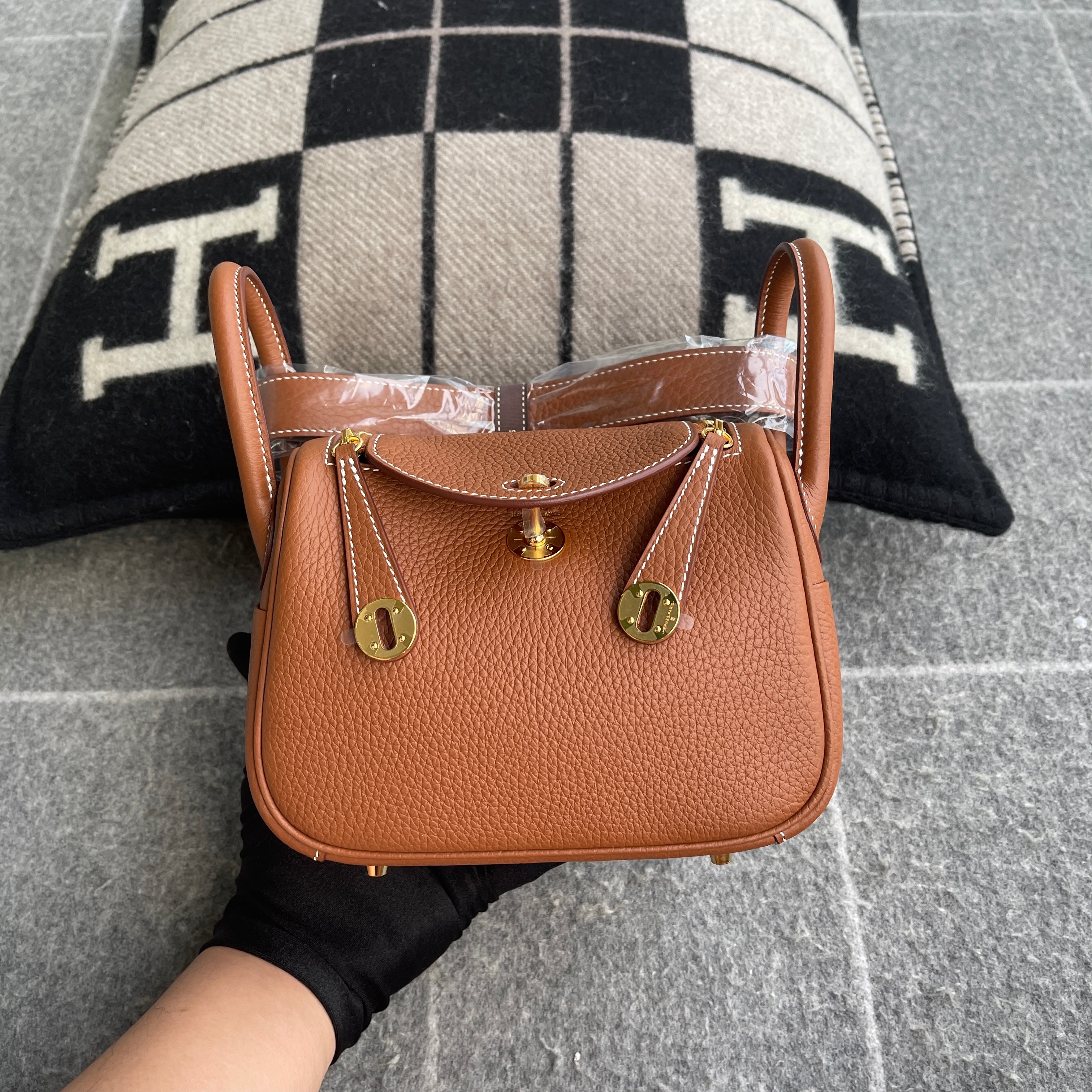 MINI LINDY 20 CLEMENCE LEATHER GOLD WITH GOLD HARDWARE (GHW)