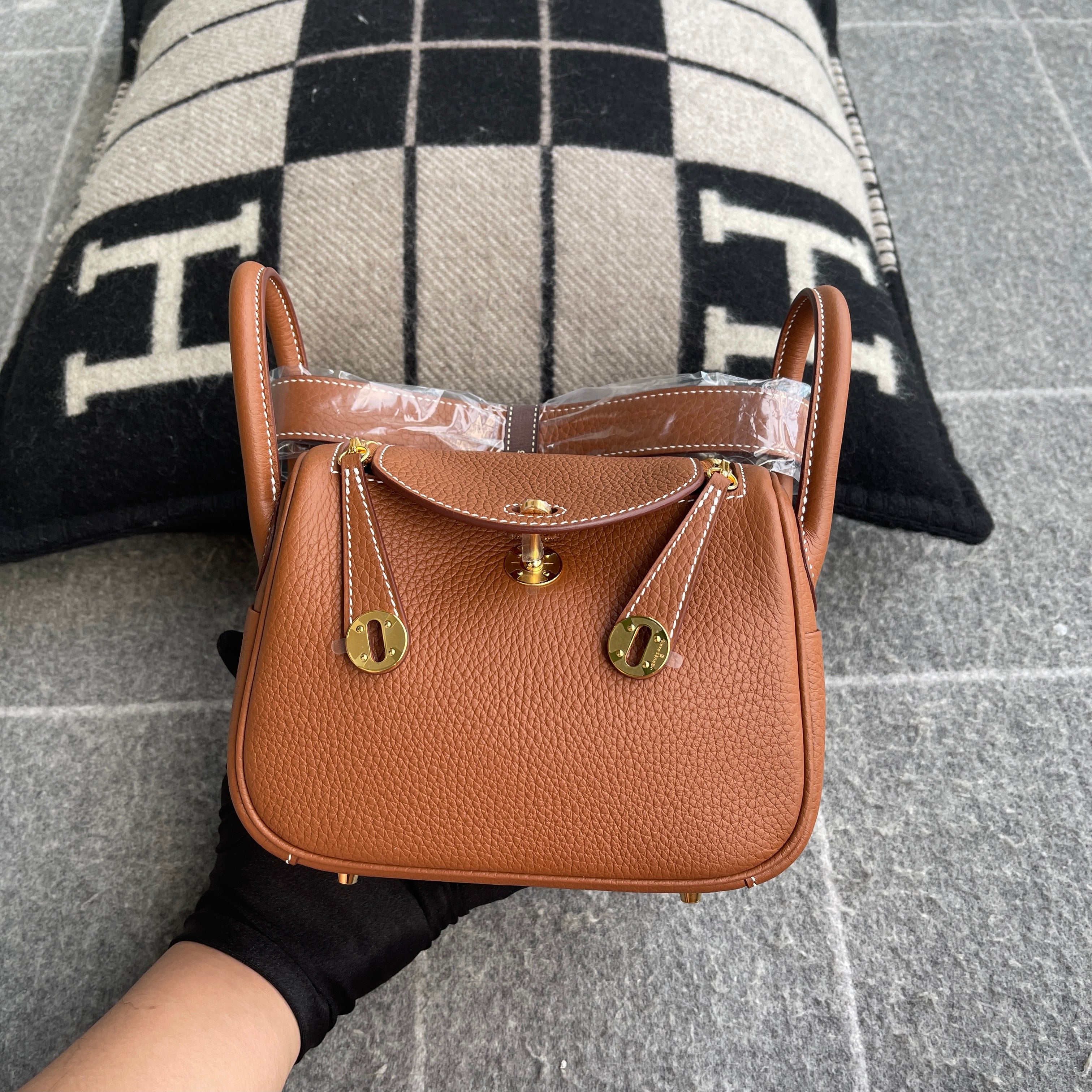 MINI LINDY 20 CLEMENCE LEATHER GOLD WITH GOLD HARDWARE (GHW)