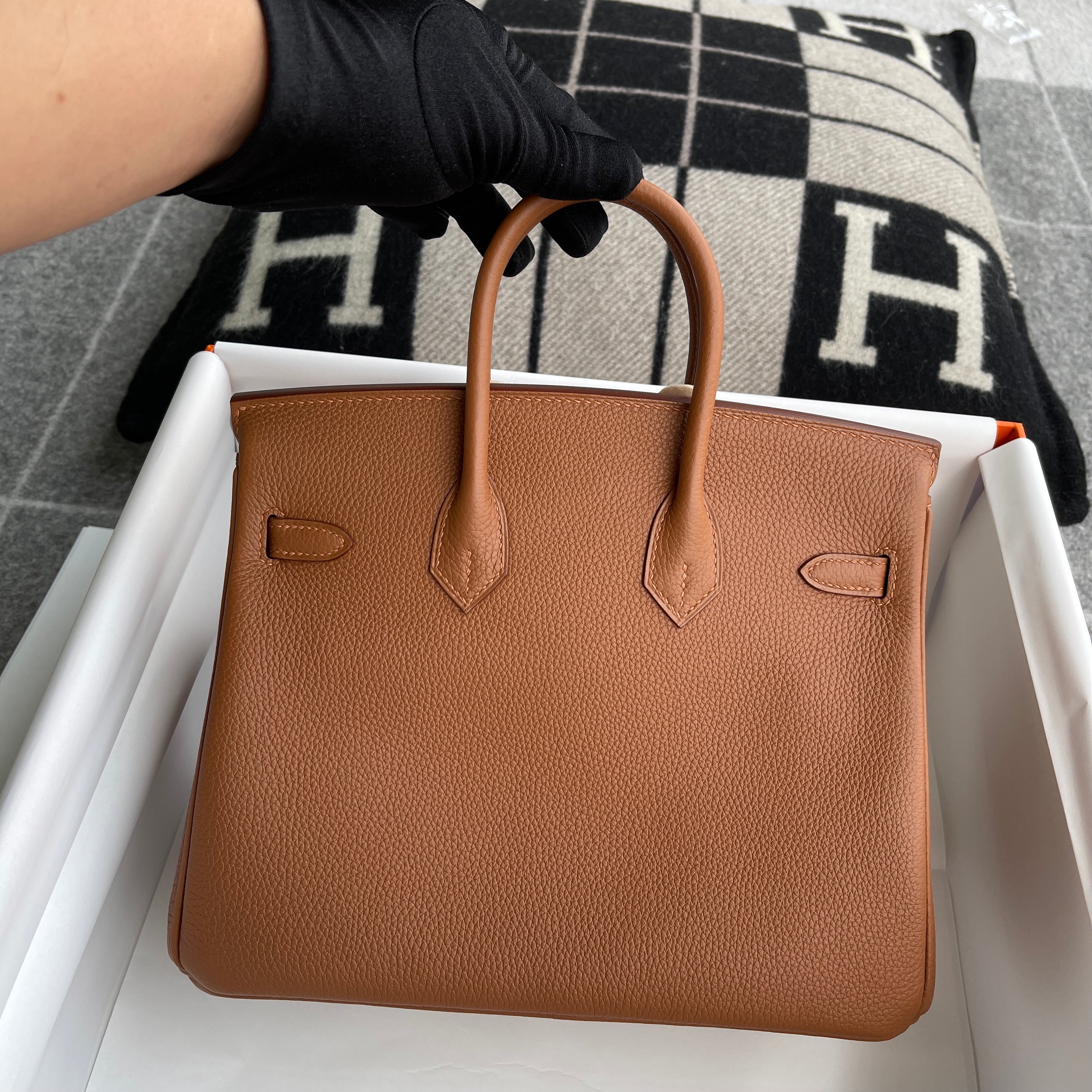 BIRKIN 25 TOGO/SWIFT LEATHER OFFICIER GOLD/JAUNE AMBRE WITH GOLD HARDWARE (GHW)