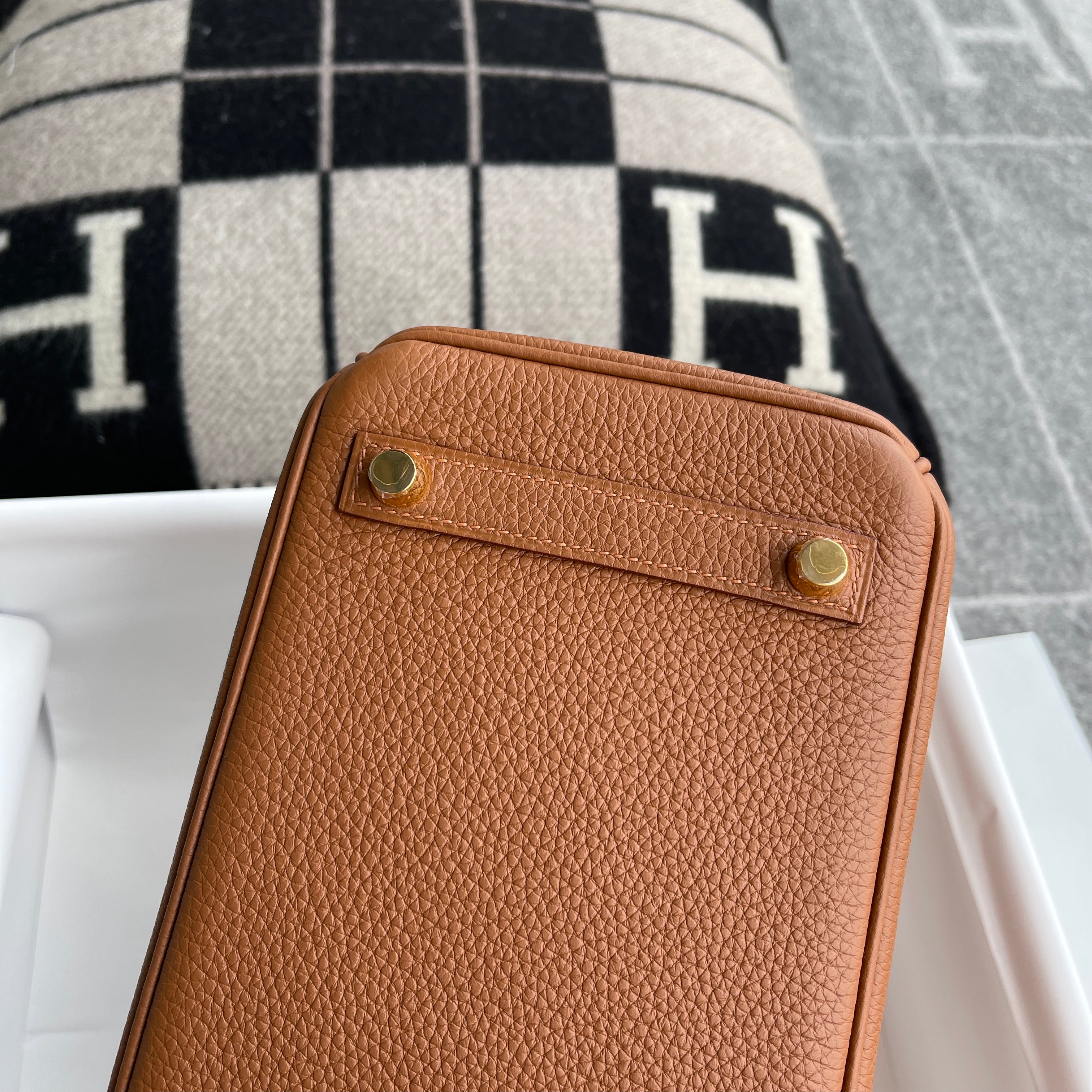 BIRKIN 25 TOGO/SWIFT LEATHER OFFICIER GOLD/JAUNE AMBRE WITH GOLD HARDWARE (GHW)