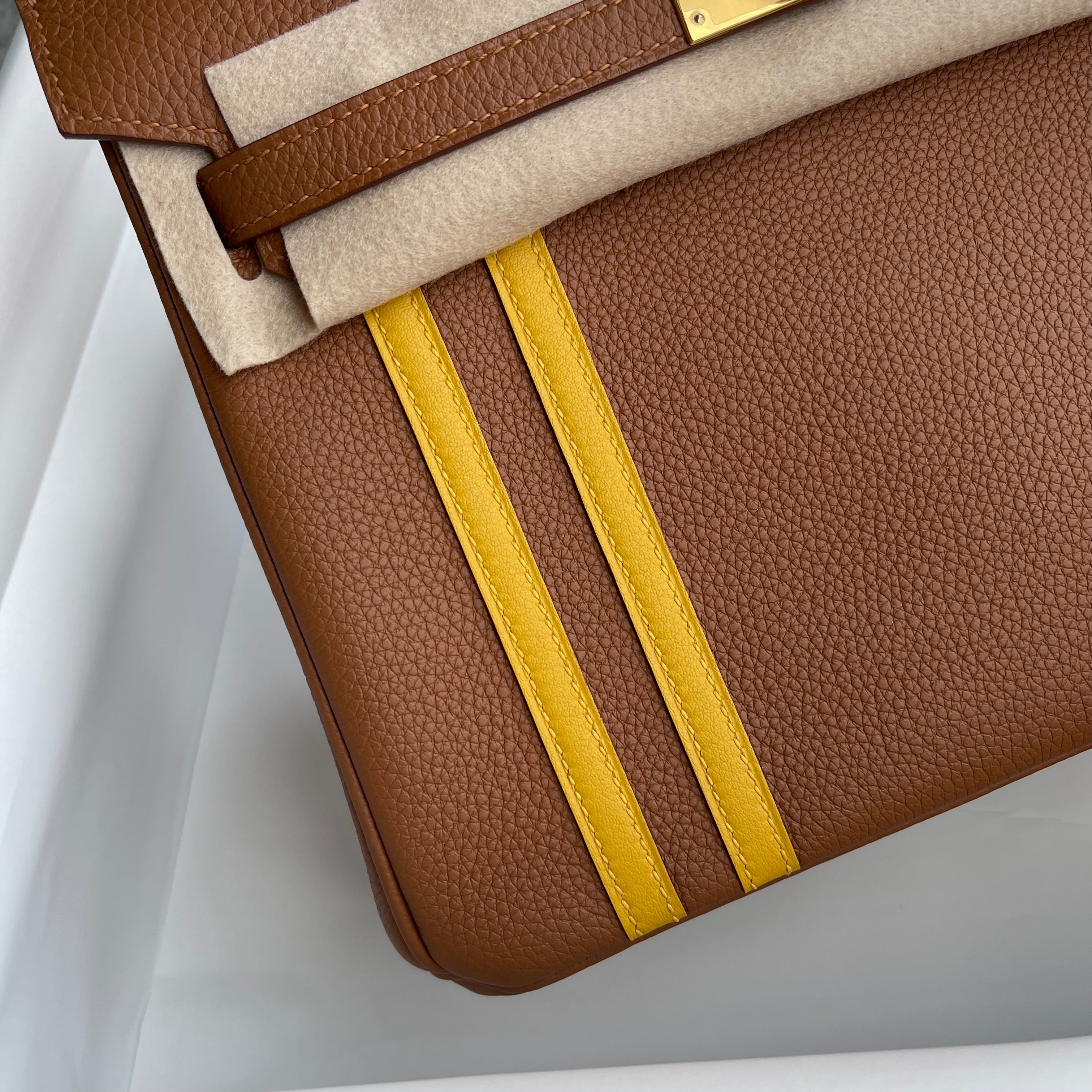 BIRKIN 25 TOGO/SWIFT LEATHER OFFICIER GOLD/JAUNE AMBRE WITH GOLD HARDWARE (GHW)