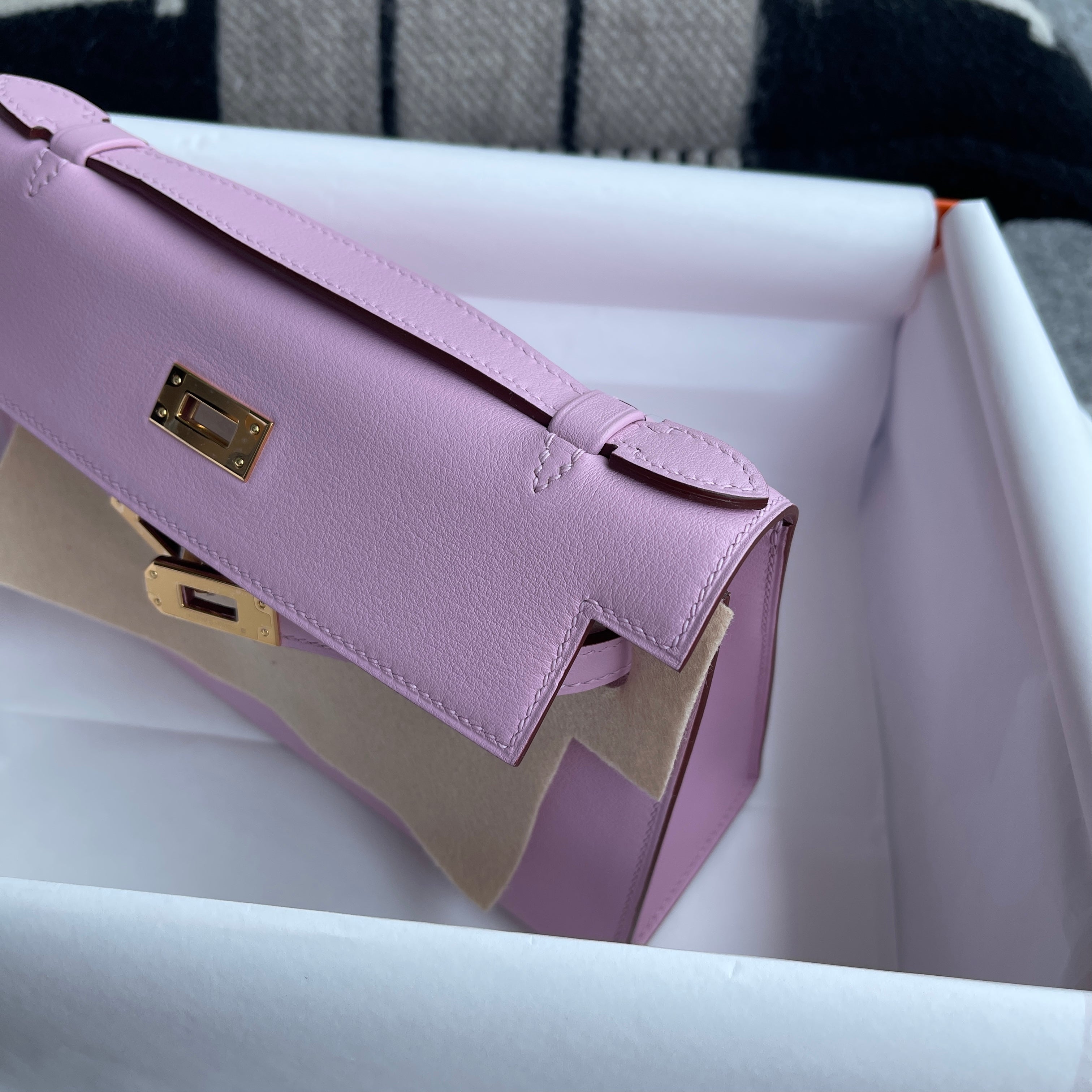KELLY POCHETTE SWIFT LEATHER MAUVE SYLVESTRE WITH GOLD HARDWARE (GHW)