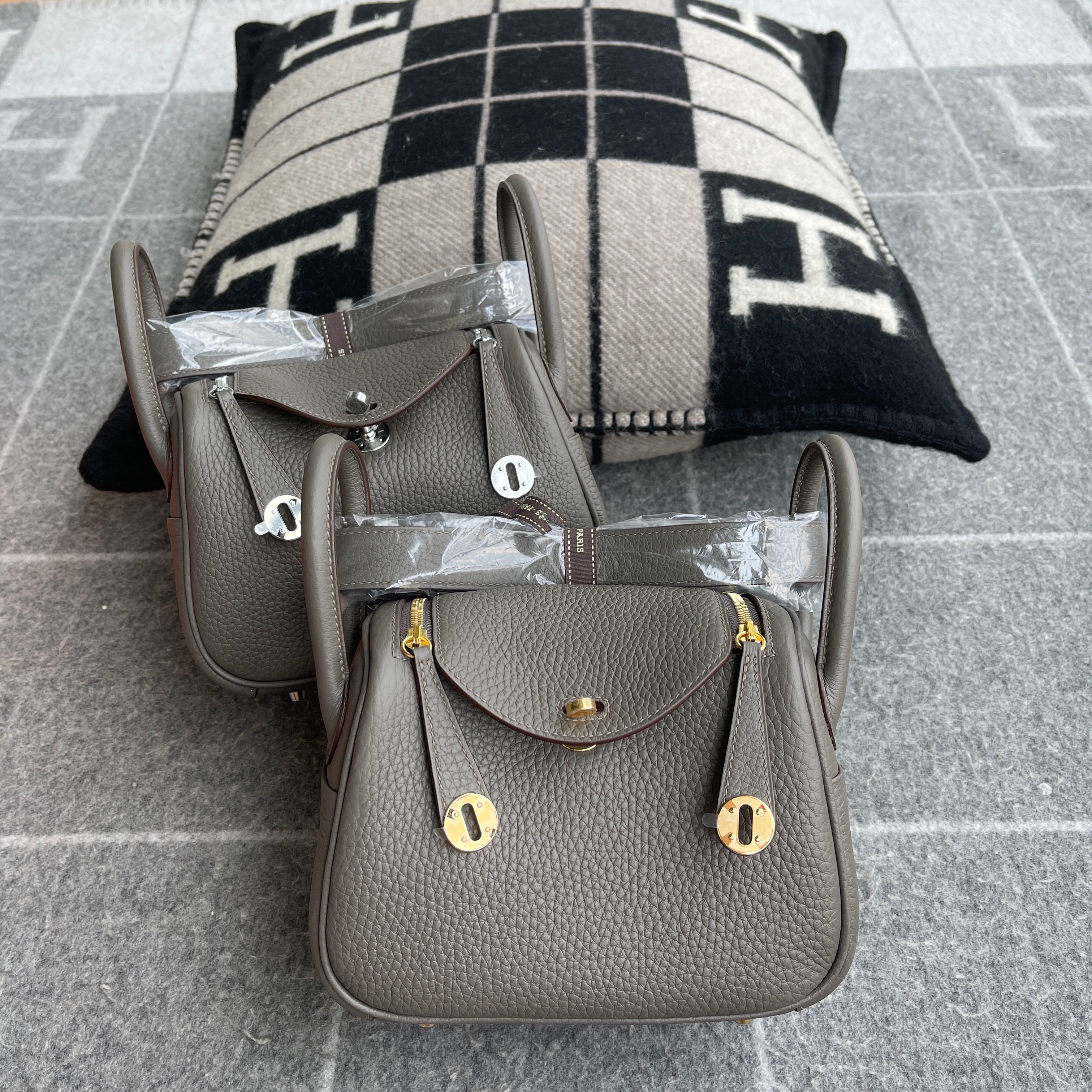 MINI LINDY 20 CLEMENCE LEATHER GRIS ASPHALTE WITH GOLD HARDWARE (GHW)