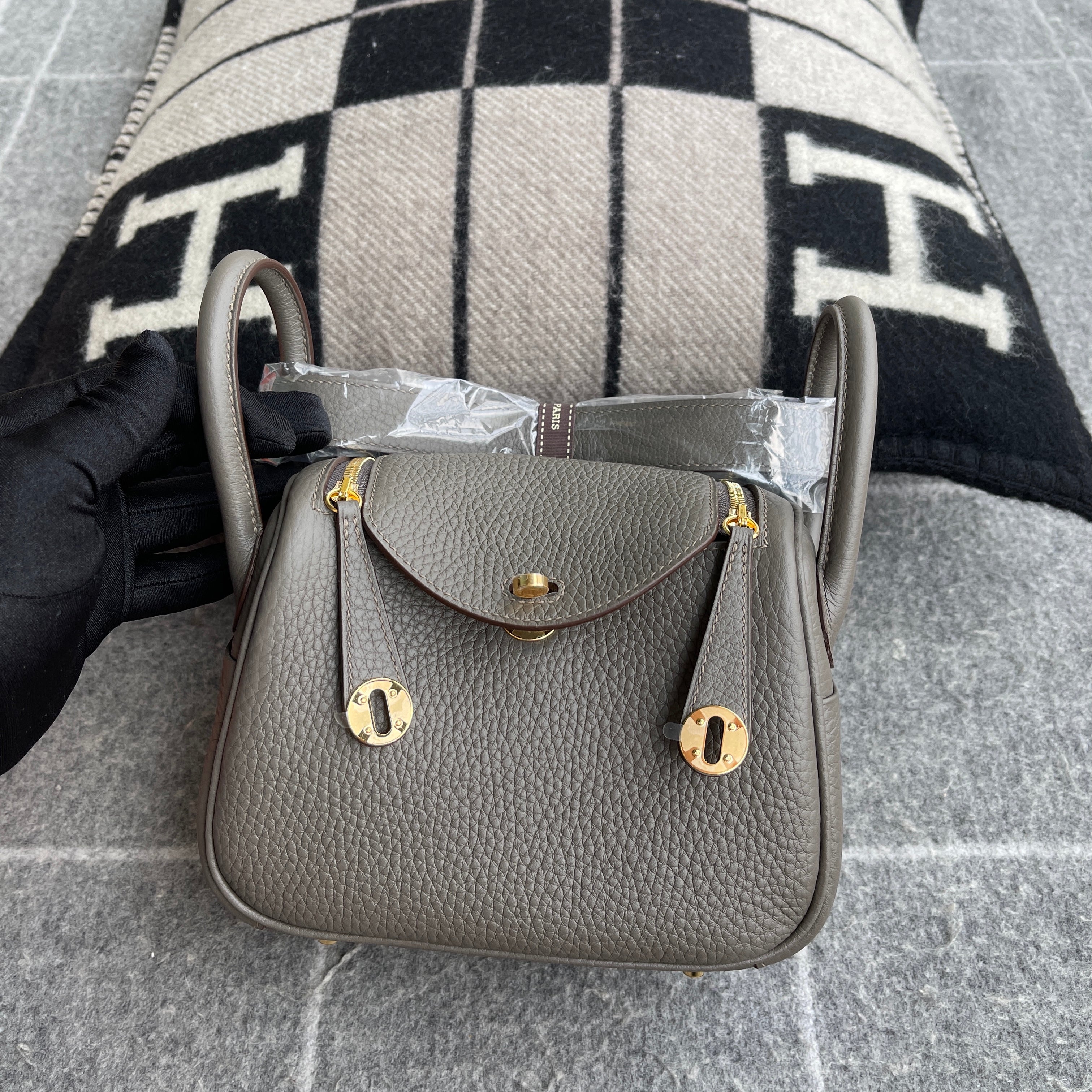 MINI LINDY 20 CLEMENCE LEATHER GRIS ASPHALTE WITH GOLD HARDWARE (GHW)