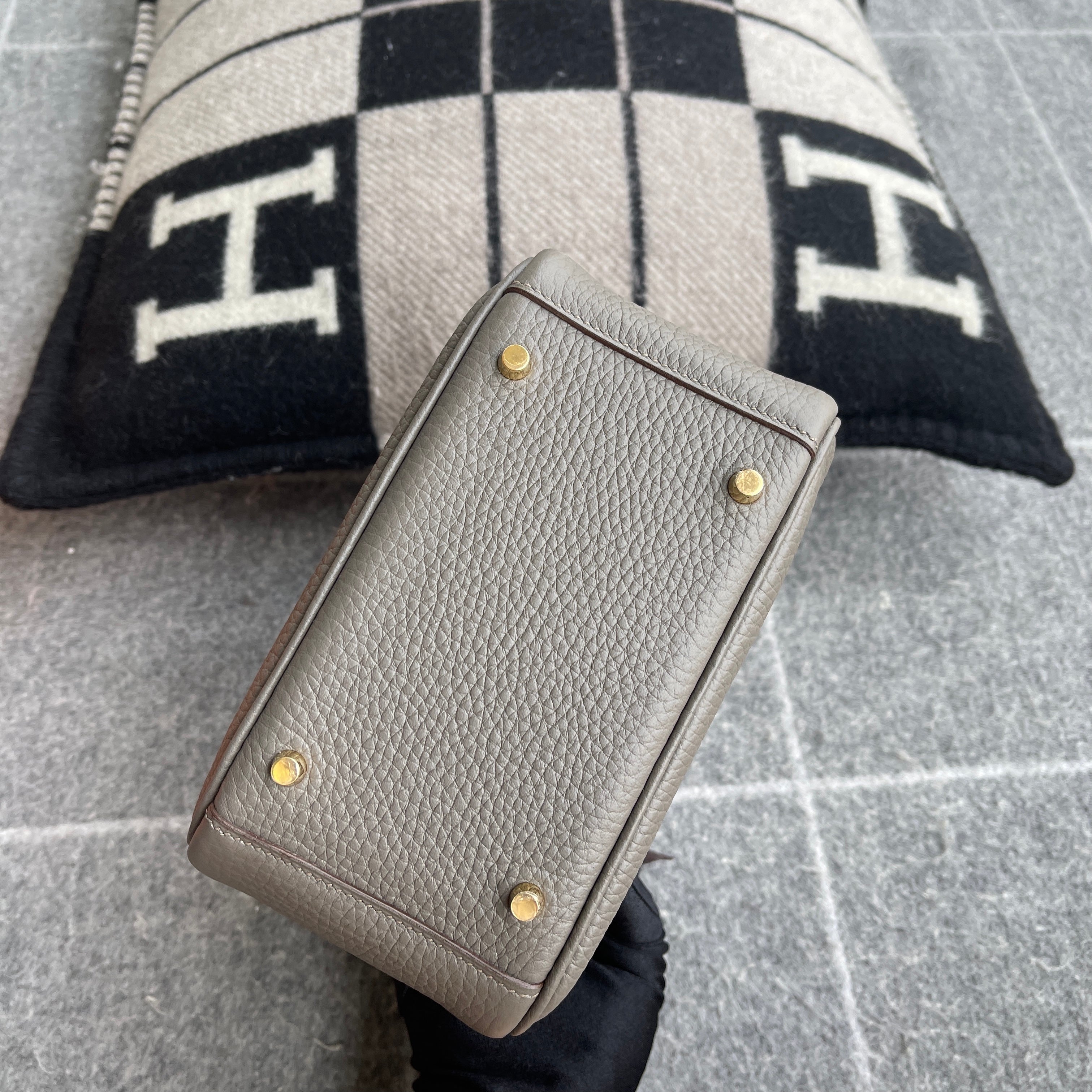 MINI LINDY 20 CLEMENCE LEATHER GRIS ASPHALTE WITH GOLD HARDWARE (GHW)