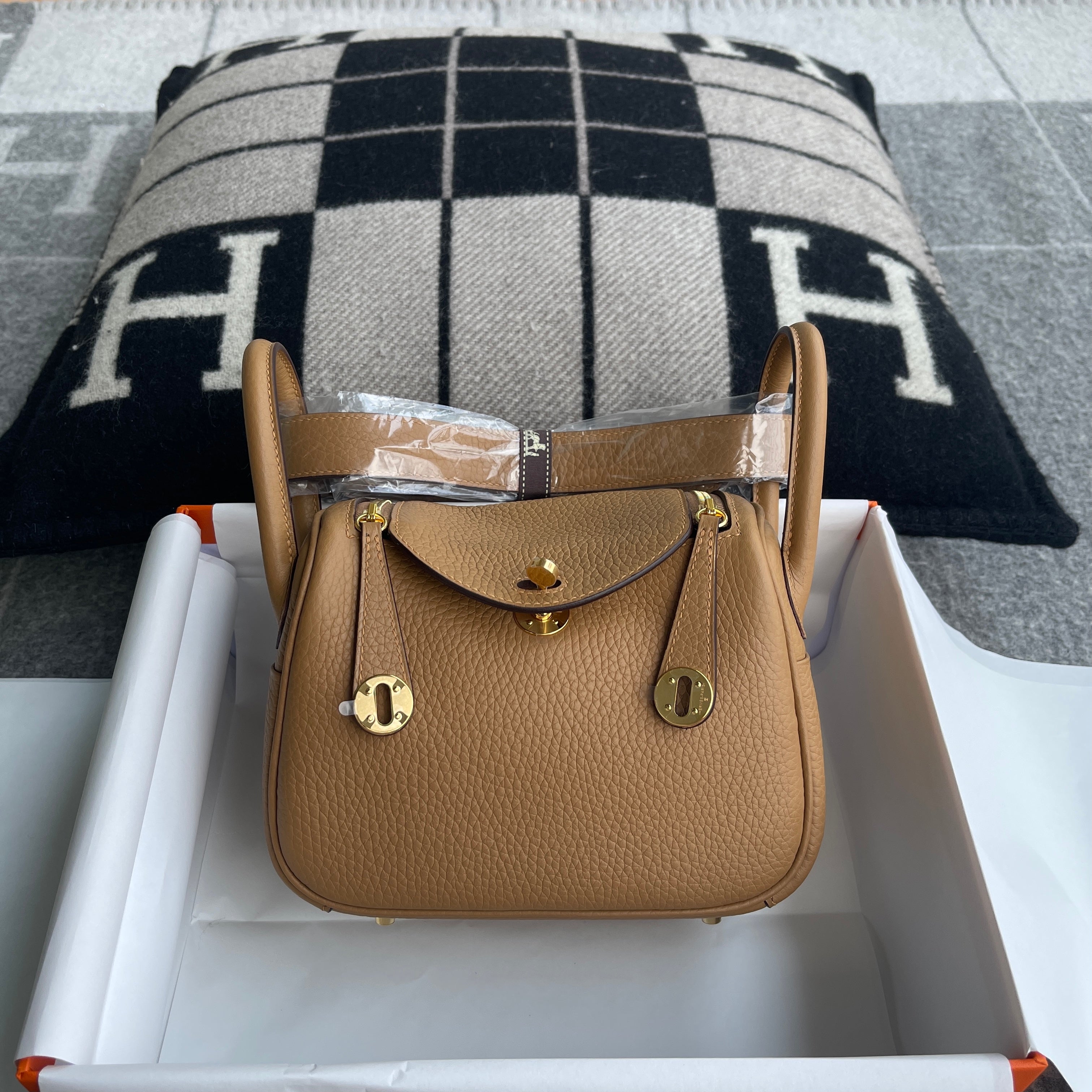 MINI LINDY 20 CLEMENCE LEATHER CHAI WITH GOLD HARDWARE (GHW)
