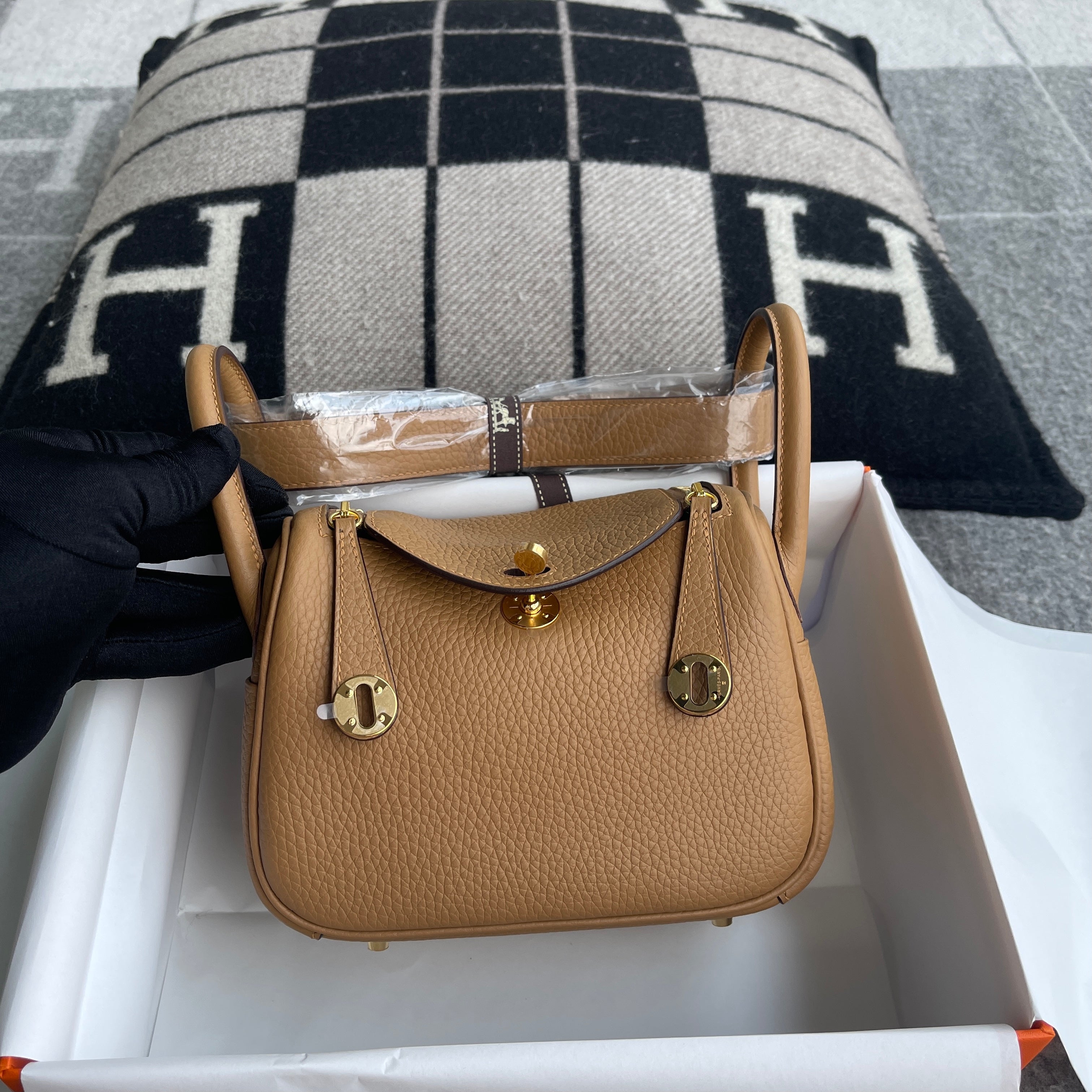 MINI LINDY 20 CLEMENCE LEATHER CHAI WITH GOLD HARDWARE (GHW)