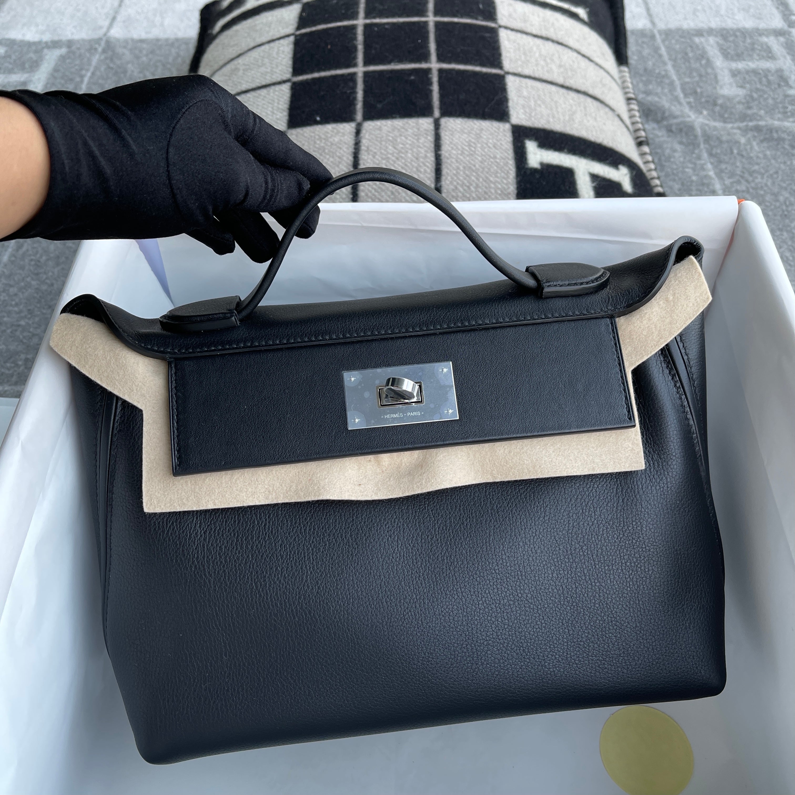 24/24 (29) TOGO & SWIFT LEATHER NOIR (BLACK) WITH PALLADIUM HARDWARE (PHW)