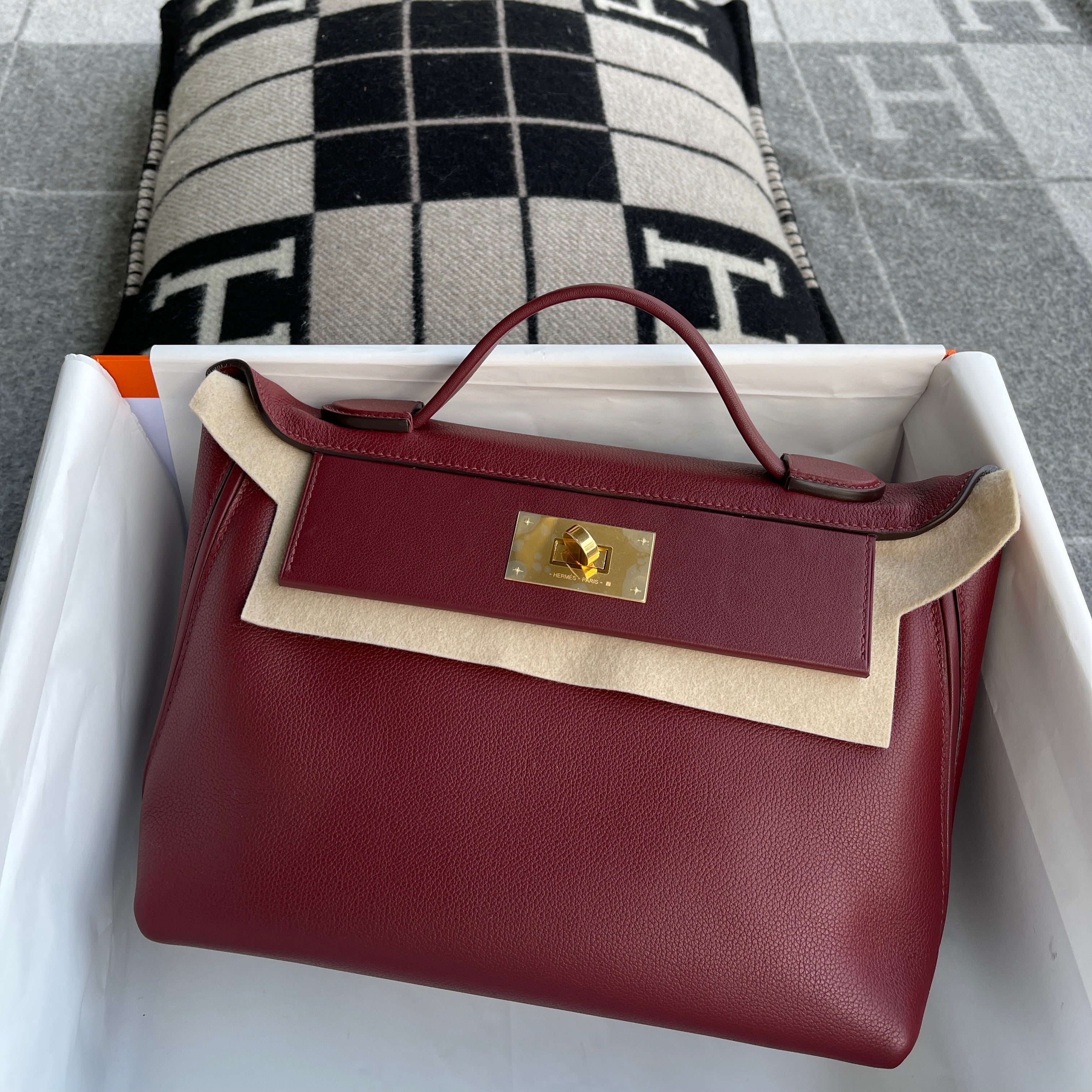24/24 (29) TOGO & SWIFT LEATHER ROUGE H & BORDEAUX WITH GOLD HARDWARE (GHW)