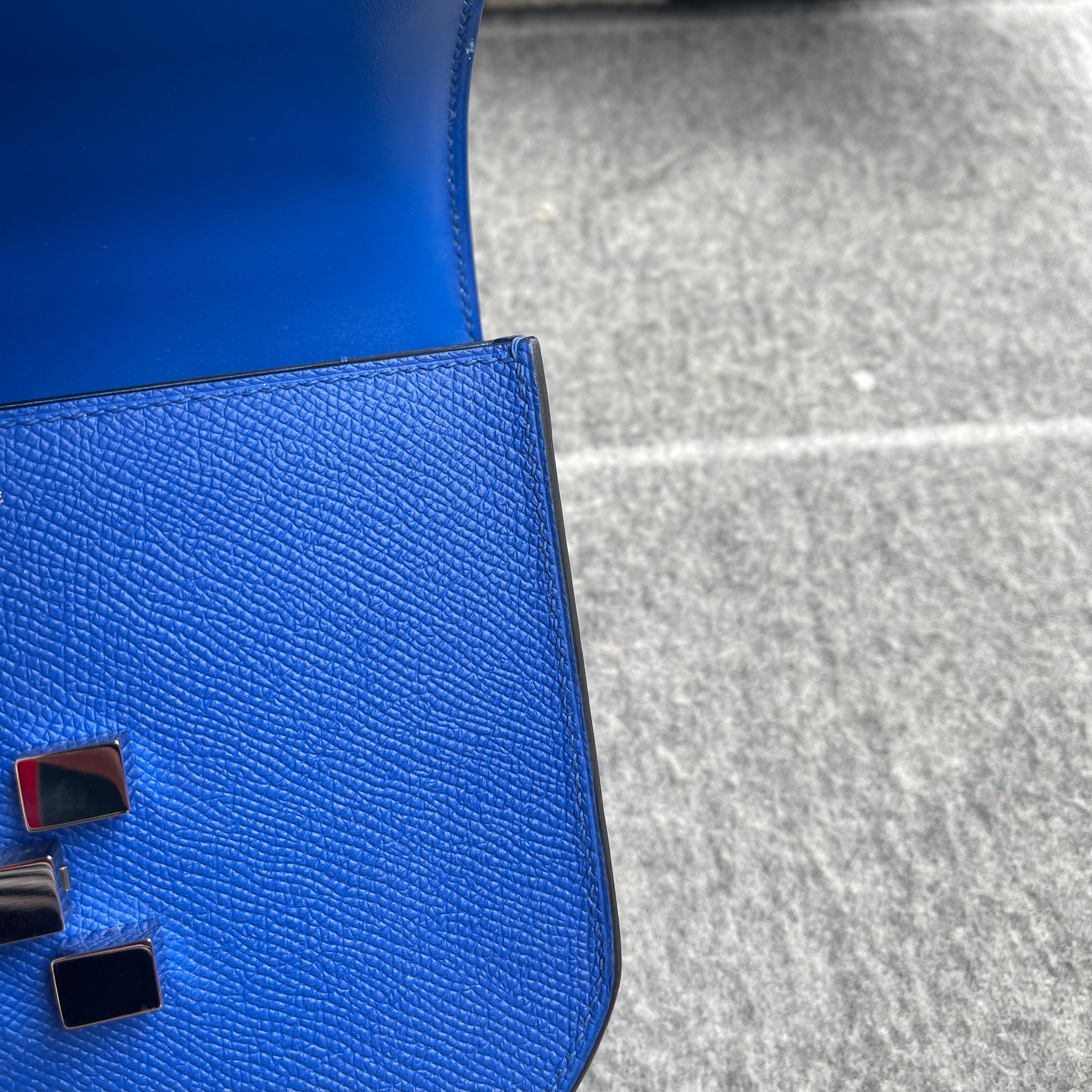 MOSAIQUE 24-17 EPSOM LEATHER BLEU ELECTRIC WITH PALLADIUM HARDWARE (PHW)