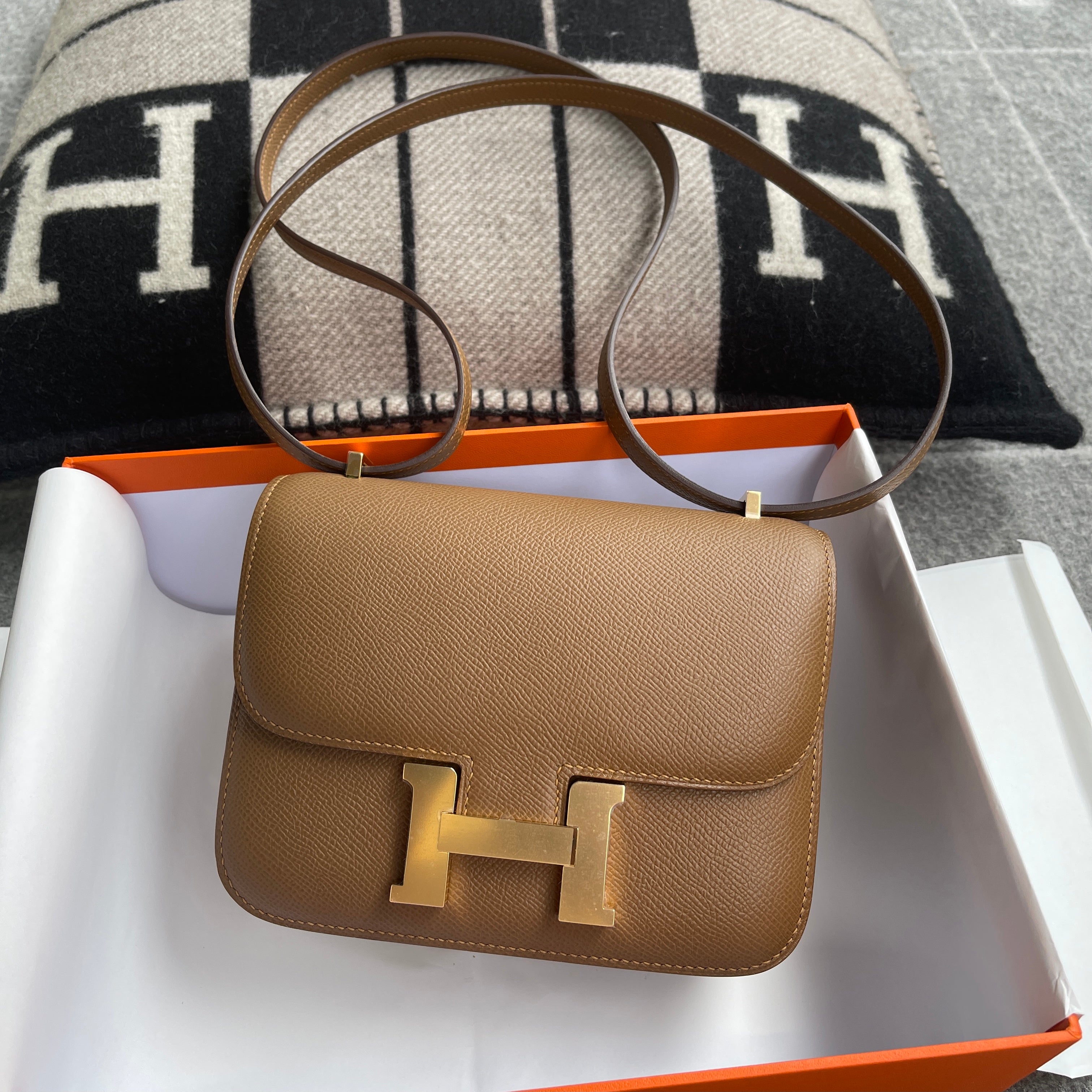 CONSTANCE 18 (MINI) EPSOM LEATHER SESAME WITH GOLD HARDWARE (GHW)