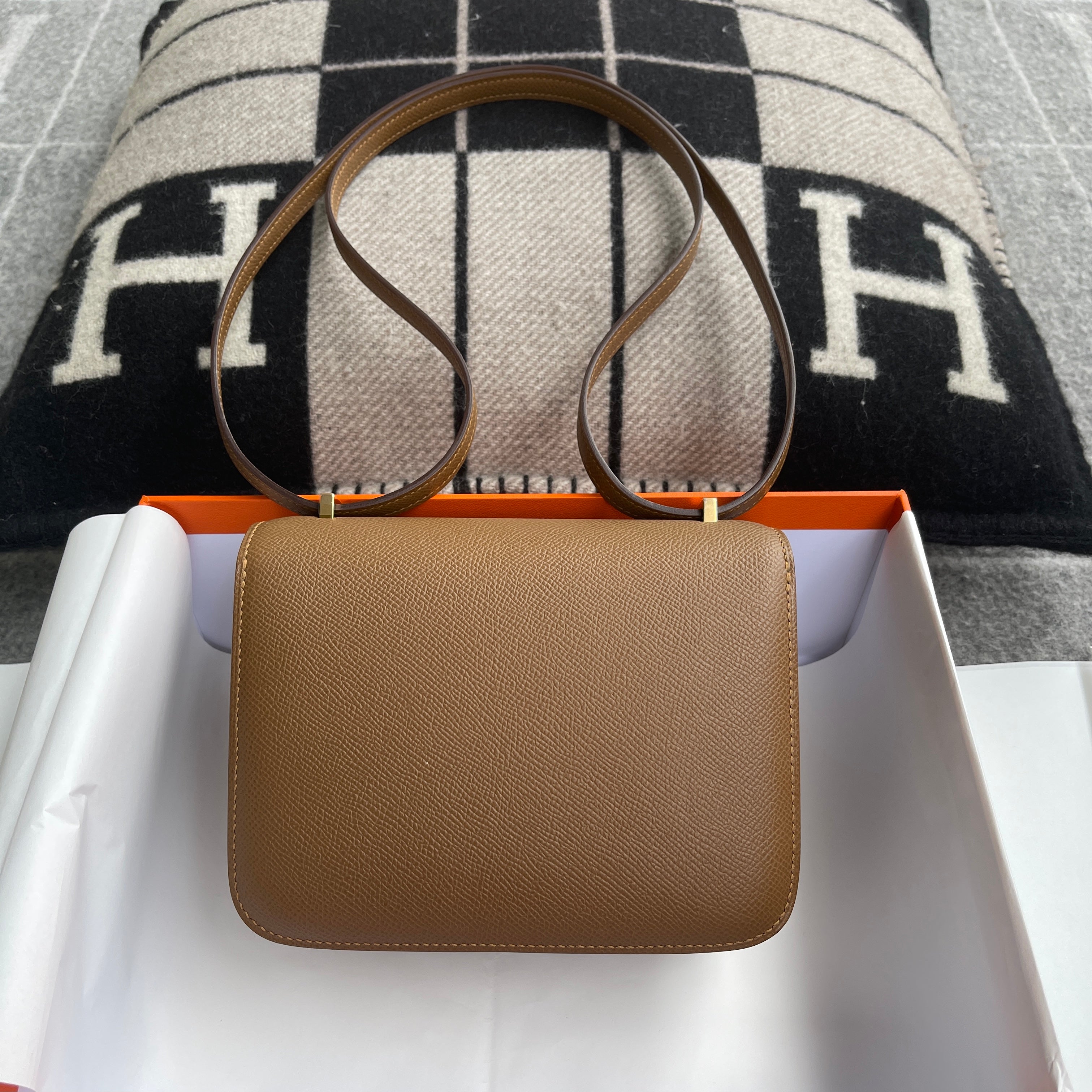 CONSTANCE 18 (MINI) EPSOM LEATHER SESAME WITH GOLD HARDWARE (GHW)