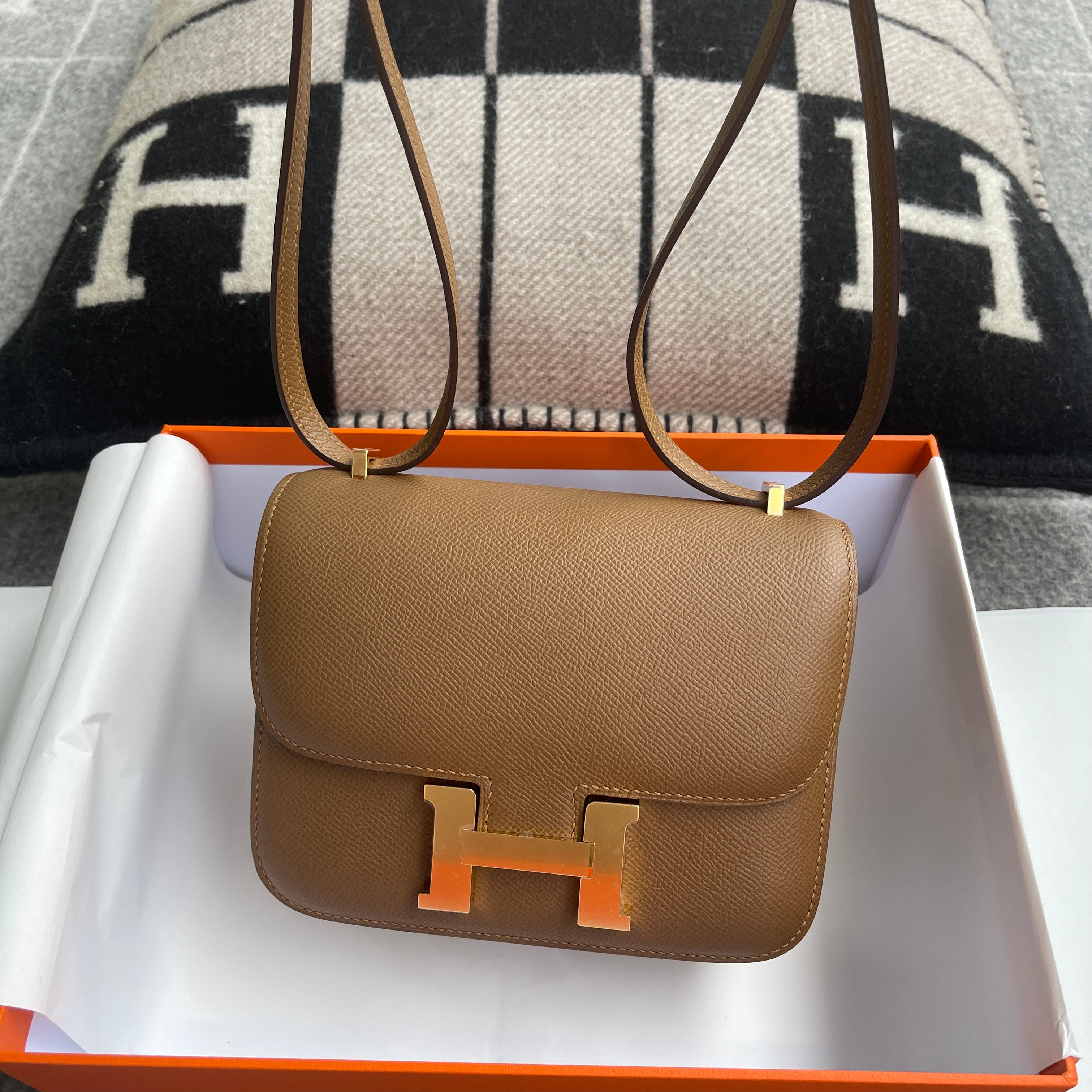 CONSTANCE 18 (MINI) EPSOM LEATHER SESAME WITH GOLD HARDWARE (GHW)