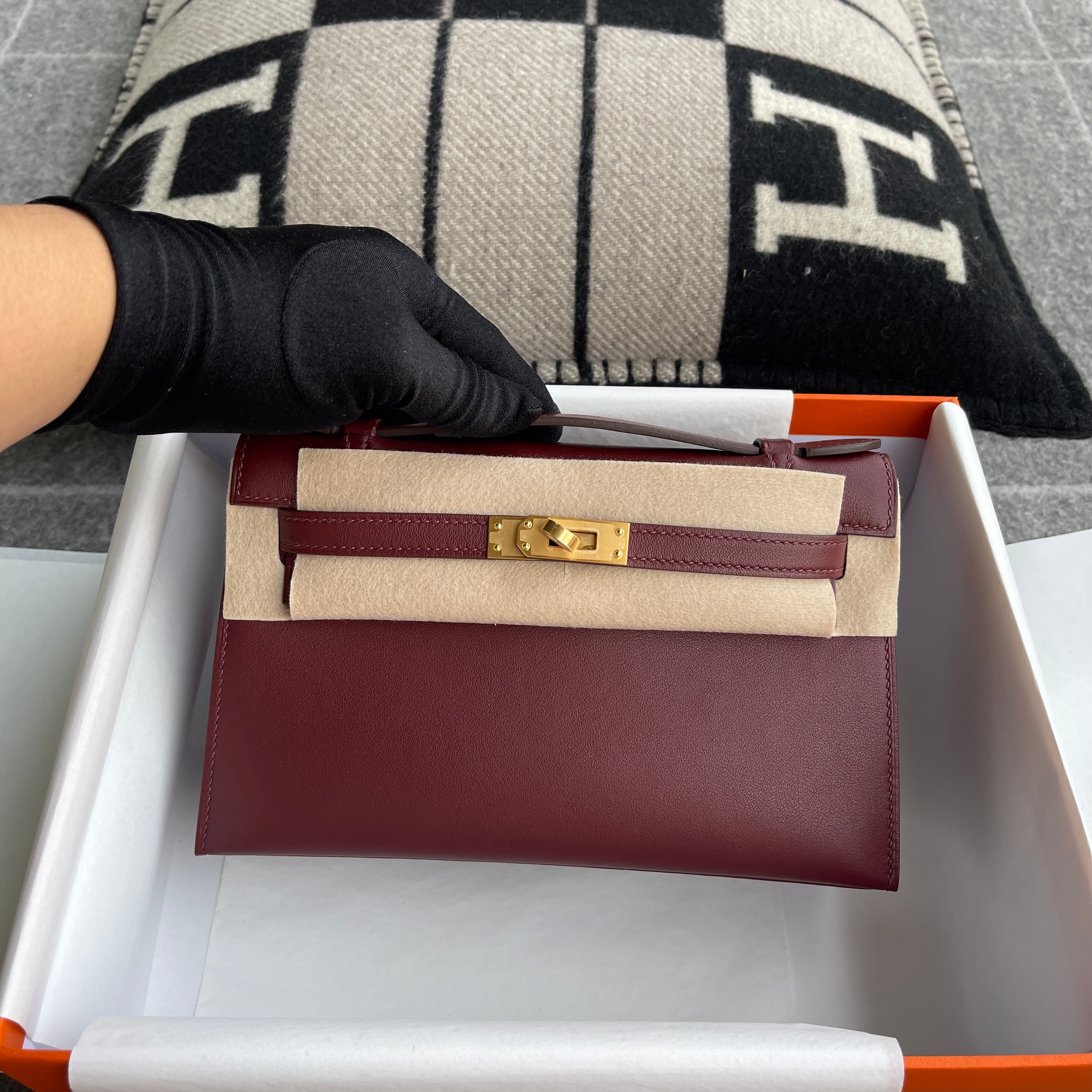 KELLY POCHETTE SWIFT LEATHER ROUGE H WITH GOLD HARDWARE (GHW)