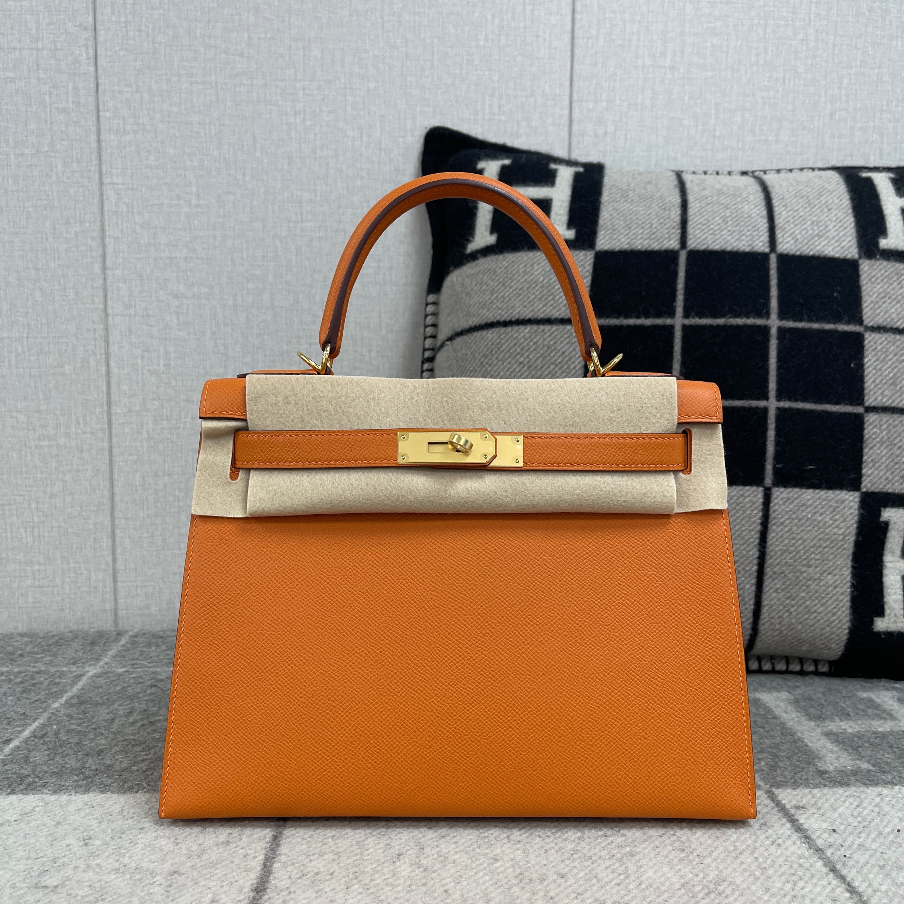 KELLY 28 EPSOM LEATHER ORANGE WITH GOLD HARDWARE (GHW)