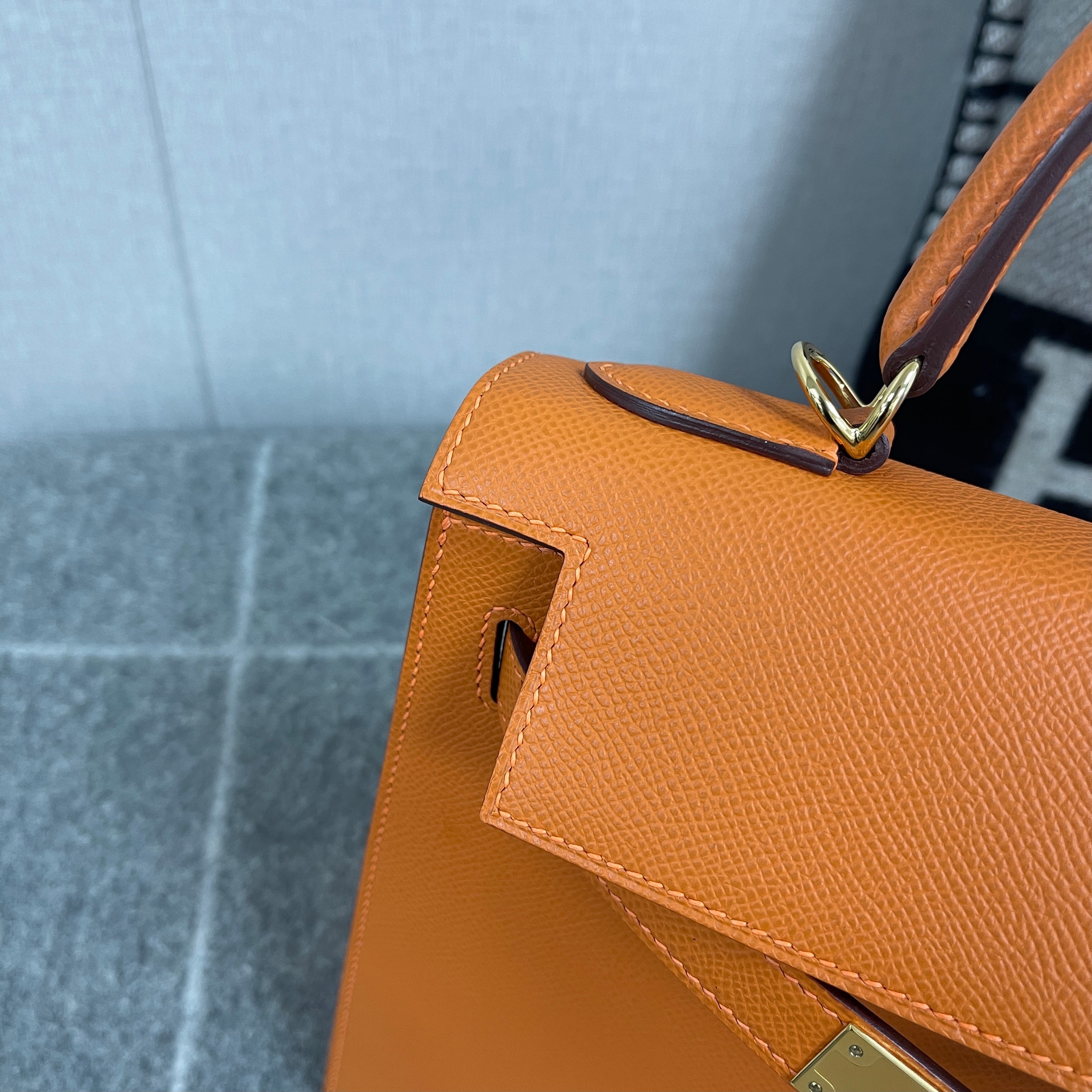 KELLY 28 EPSOM LEATHER ORANGE WITH GOLD HARDWARE (GHW)